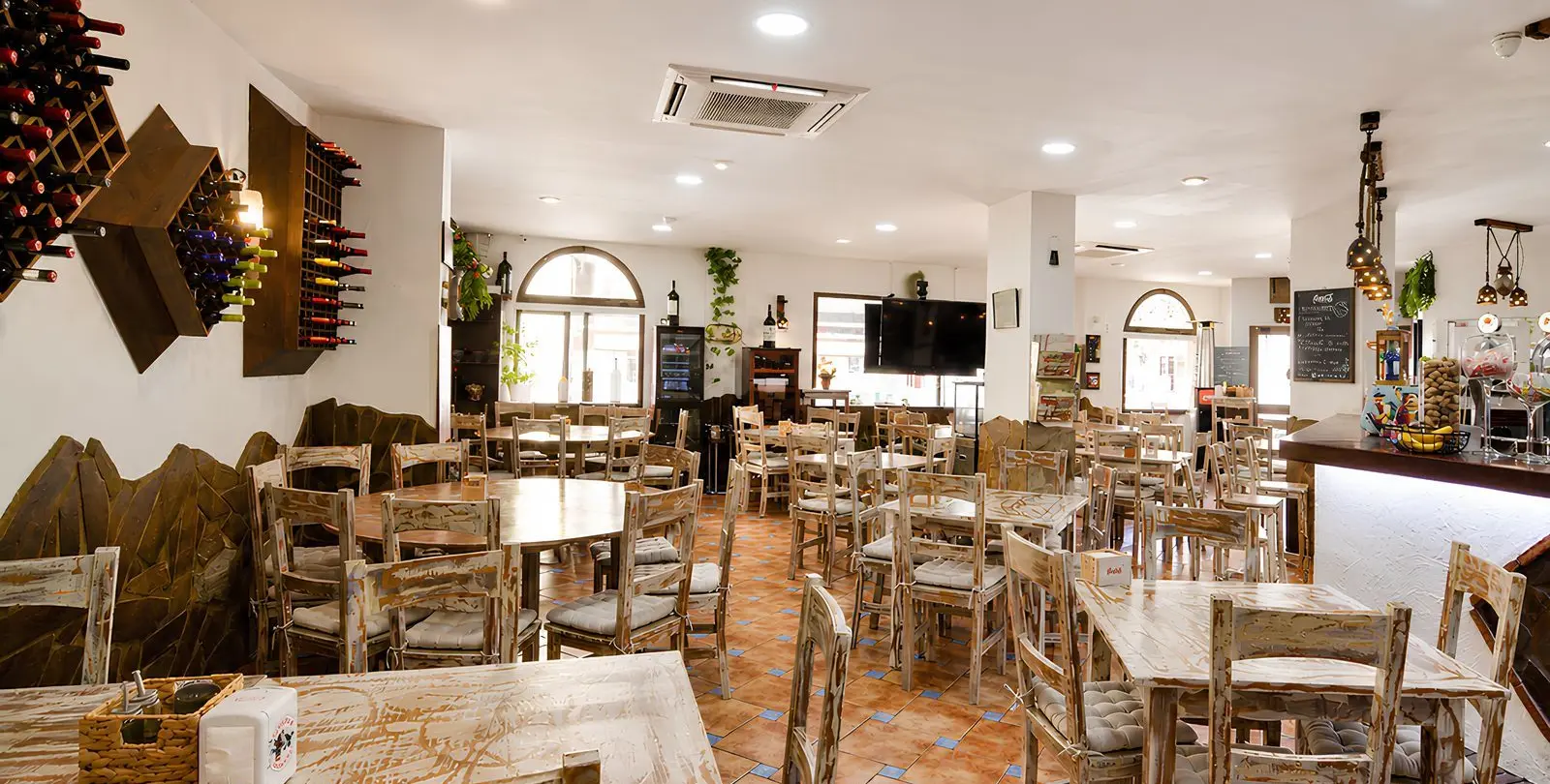 Sale of restaurant in Mijas 25
