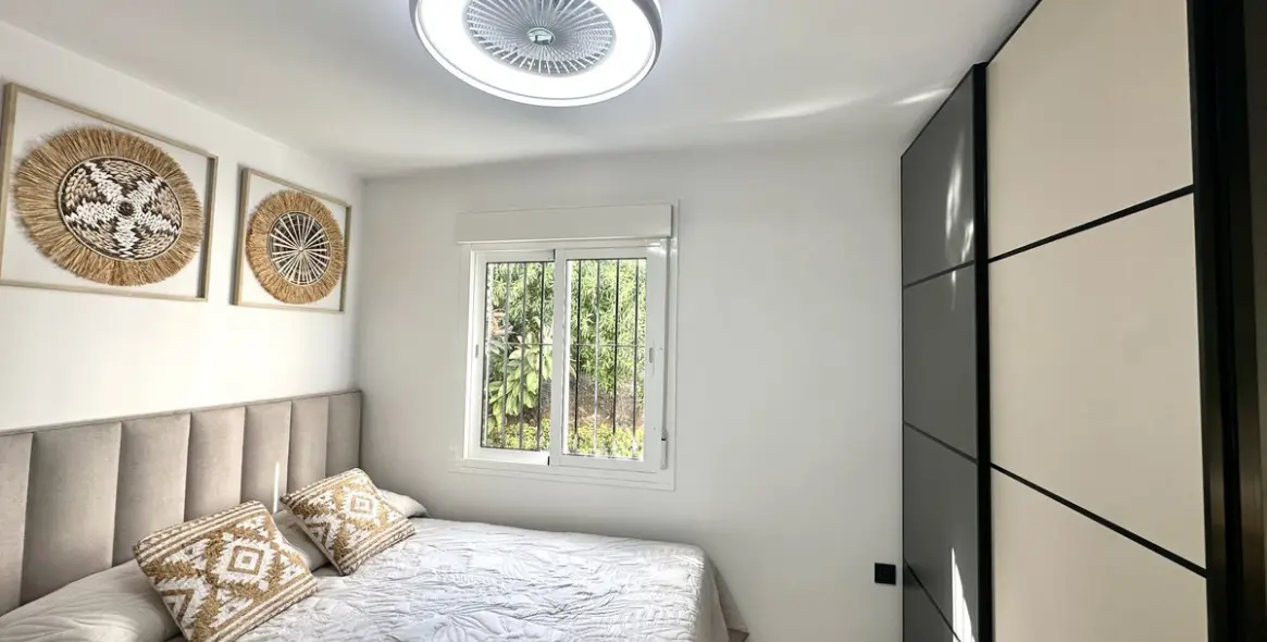 Venta de apartamento en planta media en La Cala de Mijas 4