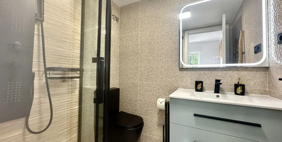 Venta de apartamento en planta media en La Cala de Mijas 5