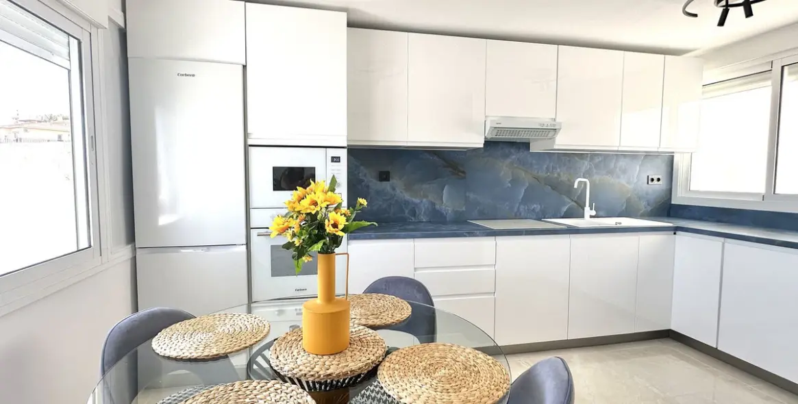 Venta de apartamento en planta media en La Cala de Mijas 12