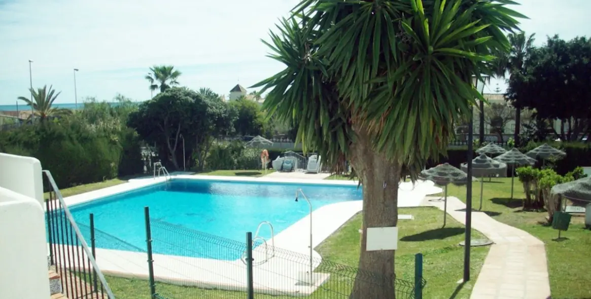 Venta de apartamento en planta media en La Cala de Mijas 43