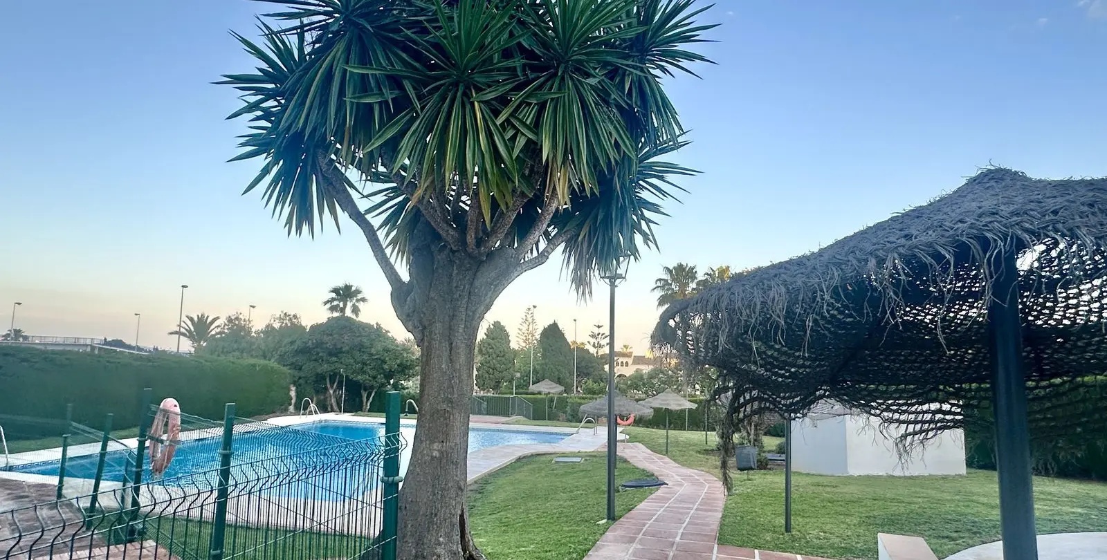 Sale of middle floor apartment in La Cala de Mijas 38
