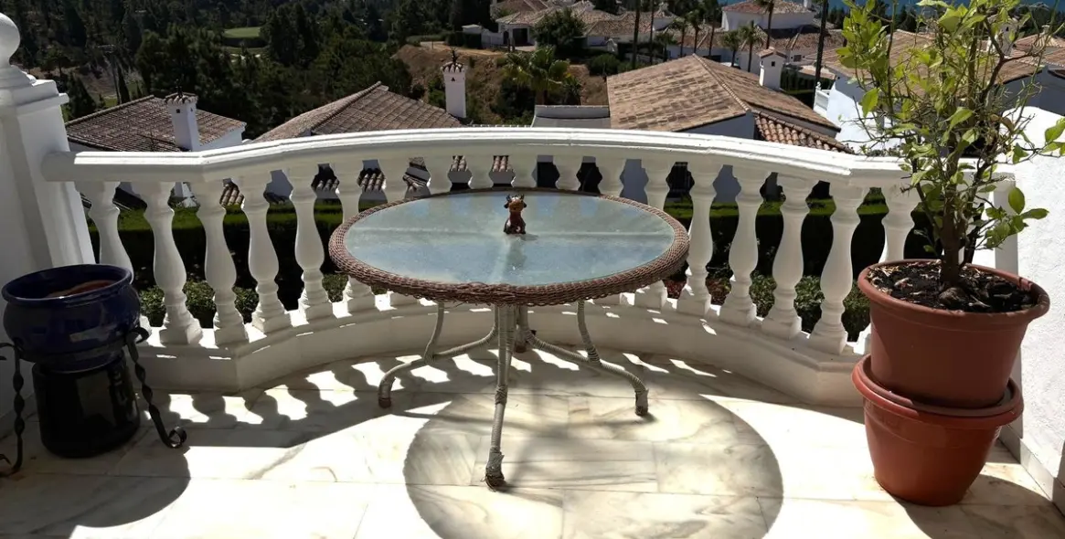 Sale of penthouse in El Chaparral 17