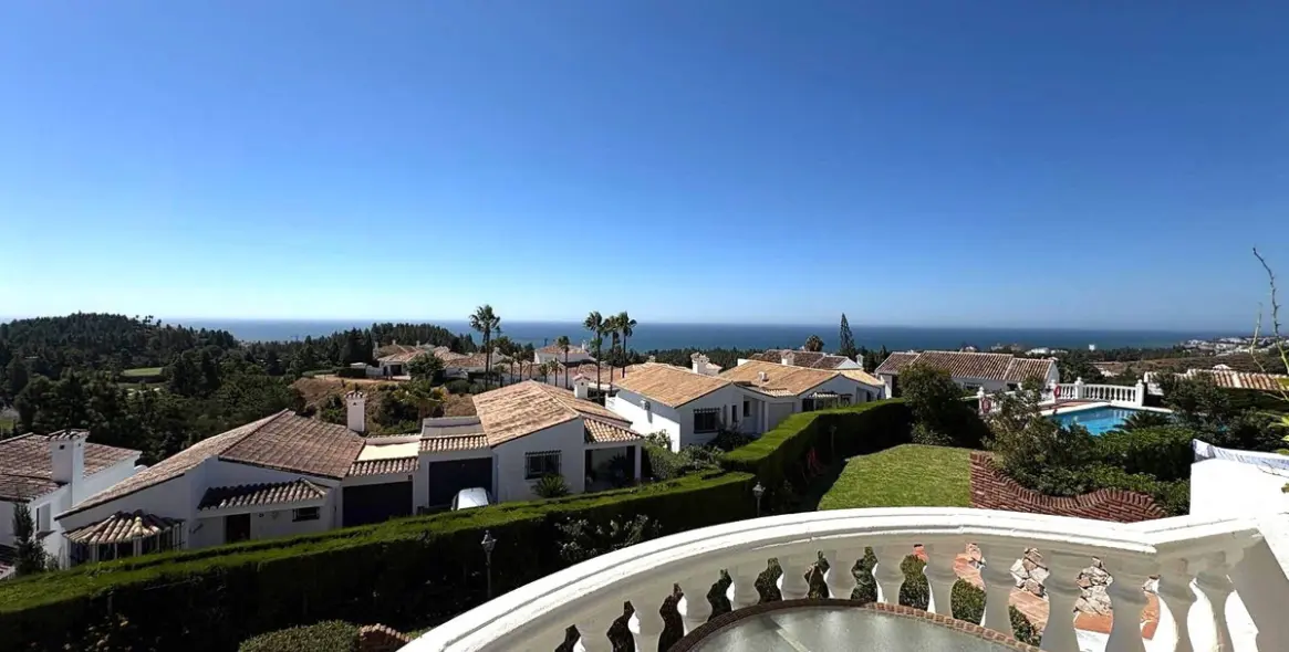 Sale of penthouse in El Chaparral 23