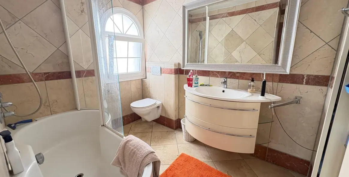 Sale of penthouse in El Chaparral 27