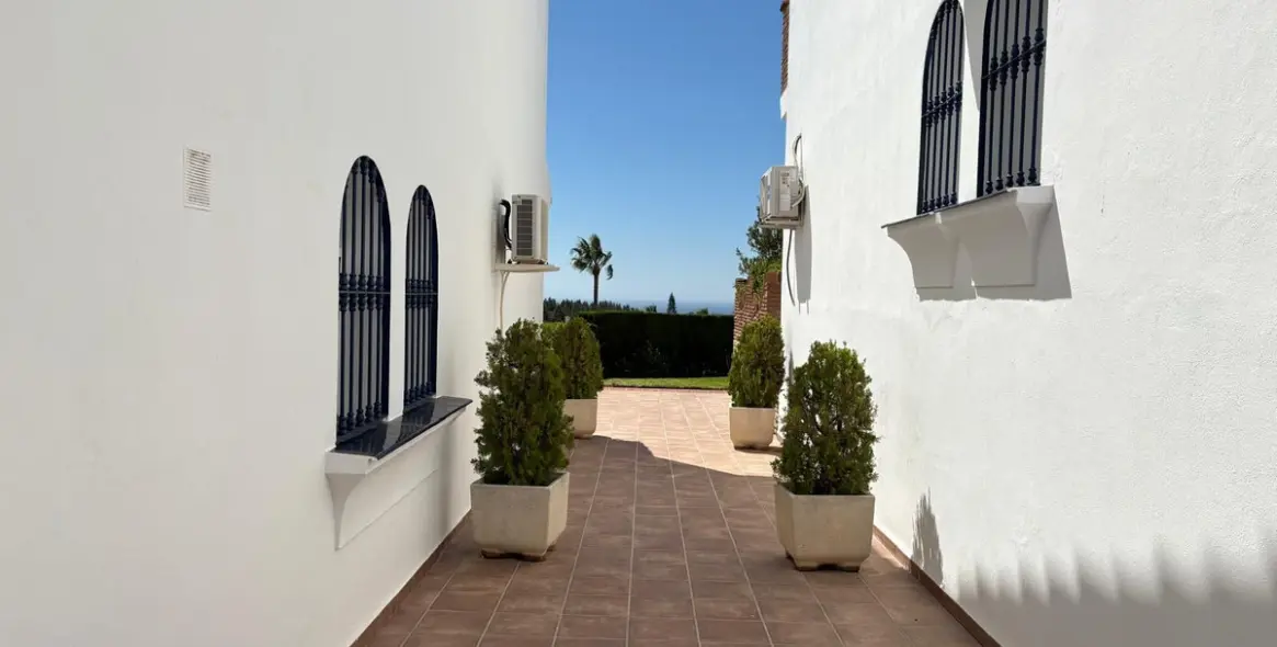 Sale of penthouse in El Chaparral 33