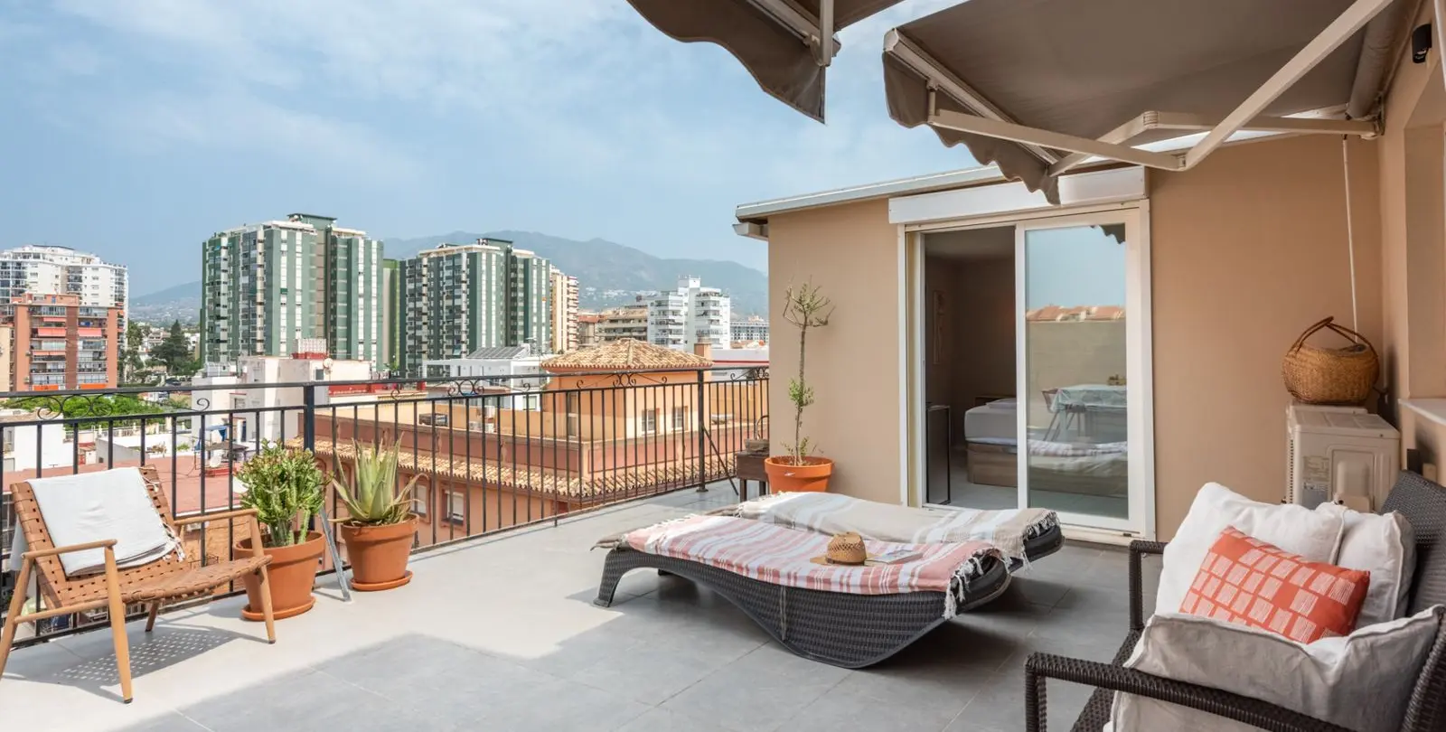 Sale of penthouse in Los Boliches 1