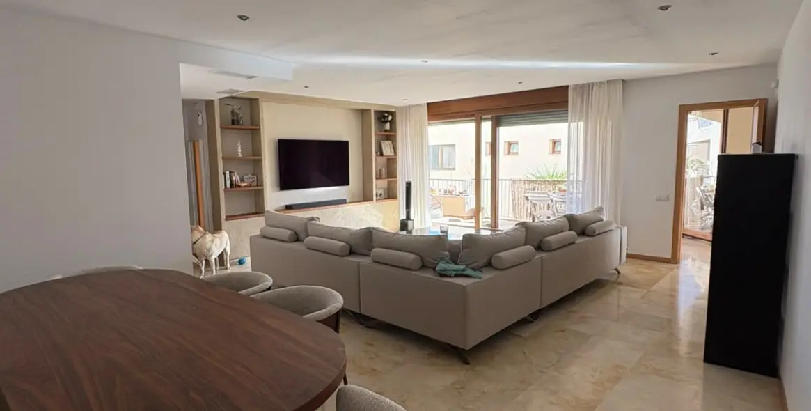Продажа апартаментов на среднем этаже в Marbella 1
