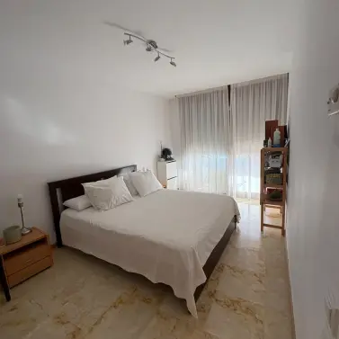 Продажа апартаментов на среднем этаже в Marbella