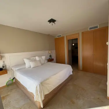 Продажа апартаментов на среднем этаже в Marbella