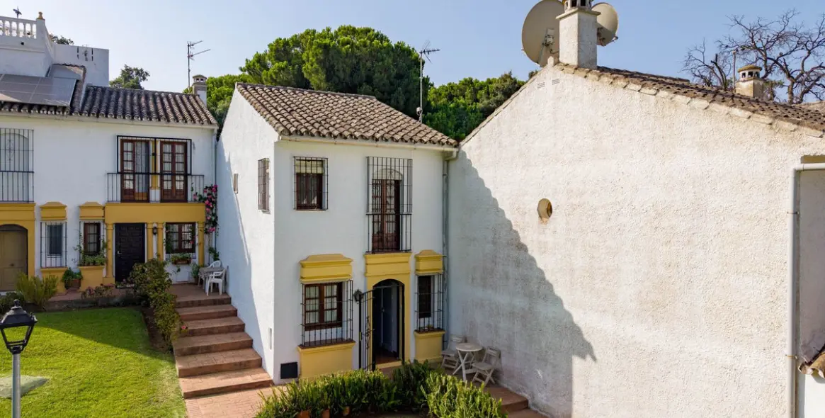 Sale of townhouse in Elviria 1
