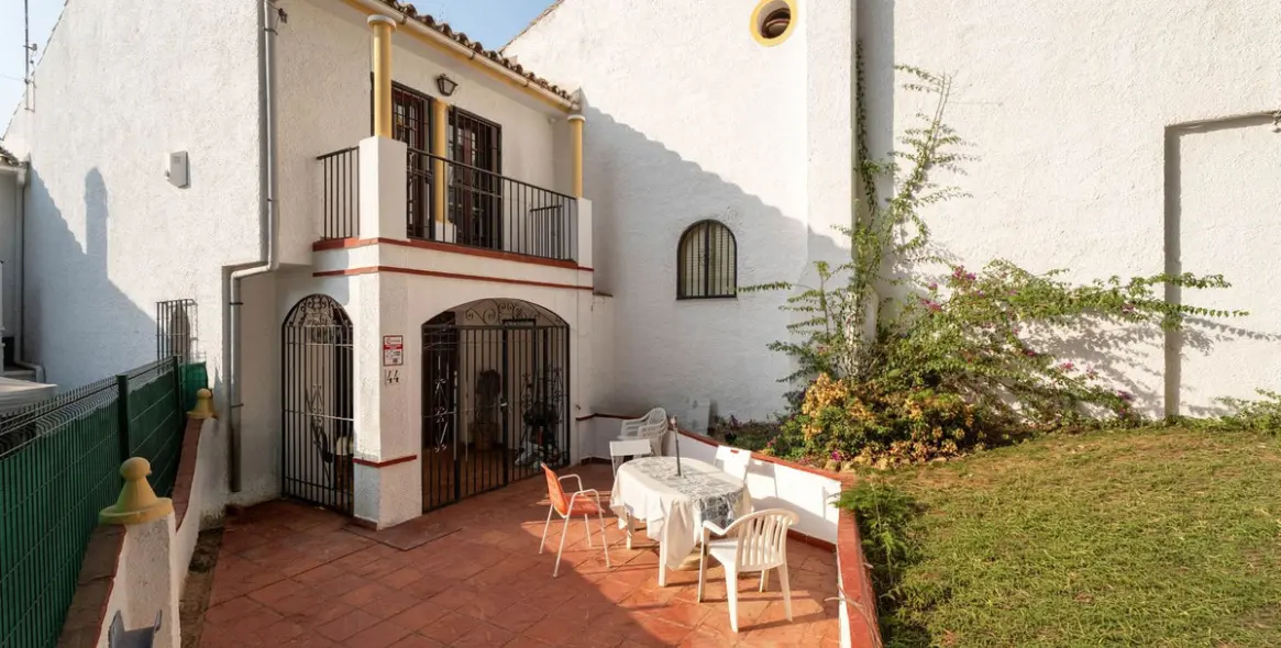 Sale of townhouse in Elviria 2