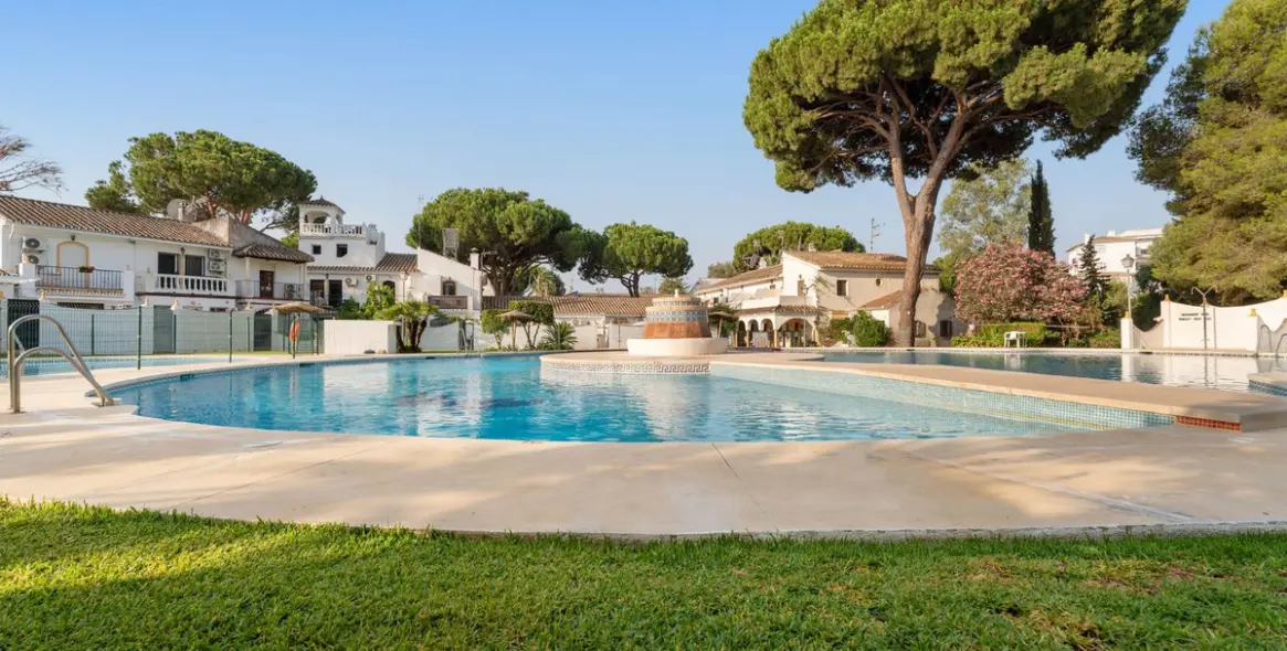 Sale of townhouse in Elviria 5