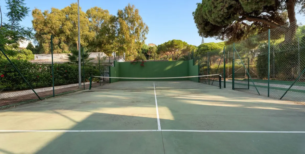 Sale of townhouse in Elviria 8