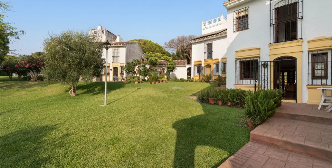 Sale of townhouse in Elviria 9