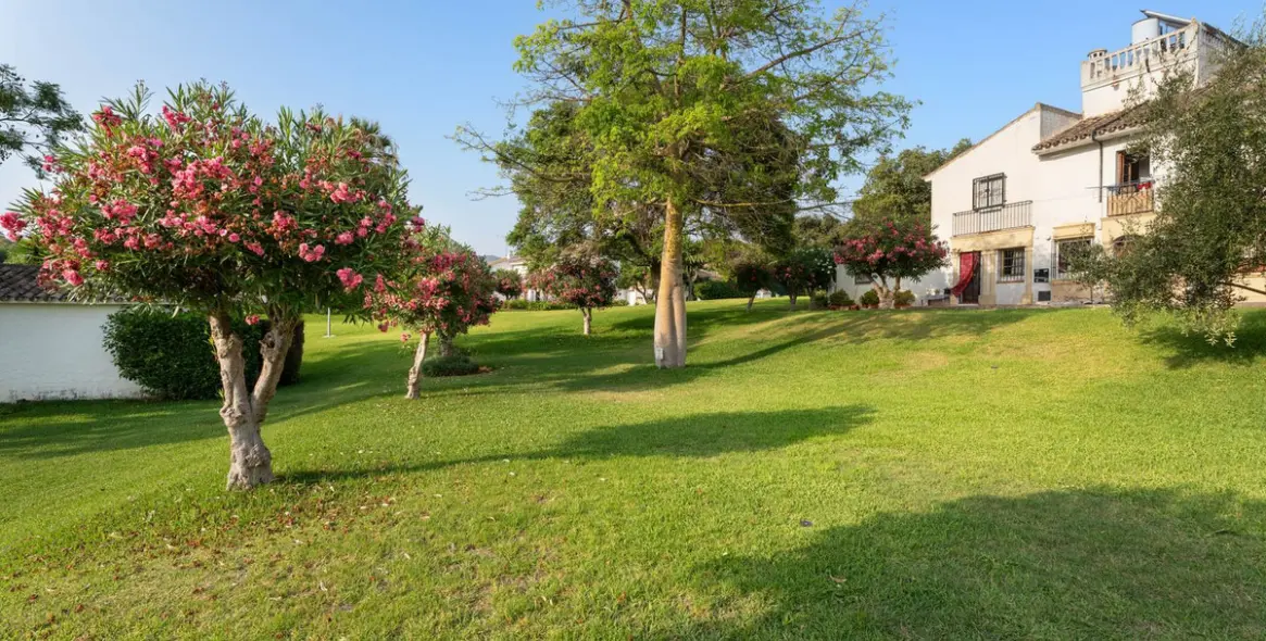 Sale of townhouse in Elviria 10