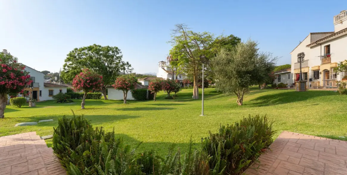Sale of townhouse in Elviria 11