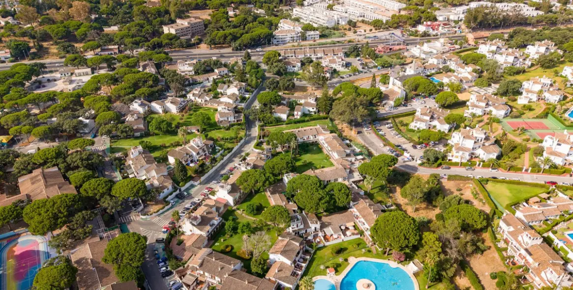 Sale of townhouse in Elviria 25
