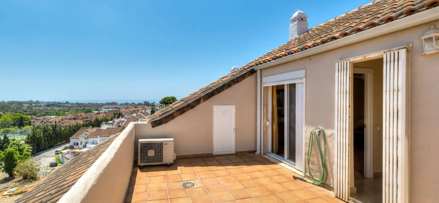 Sale of penthouse in Bel Air 0