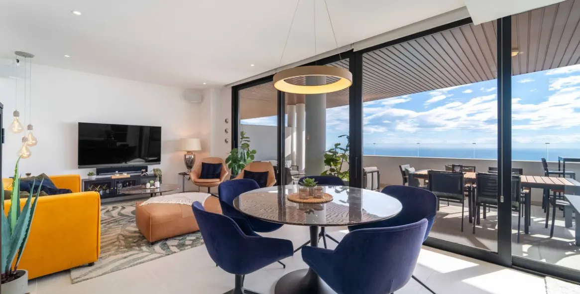 Sale of middle floor apartment in Fuengirola 1