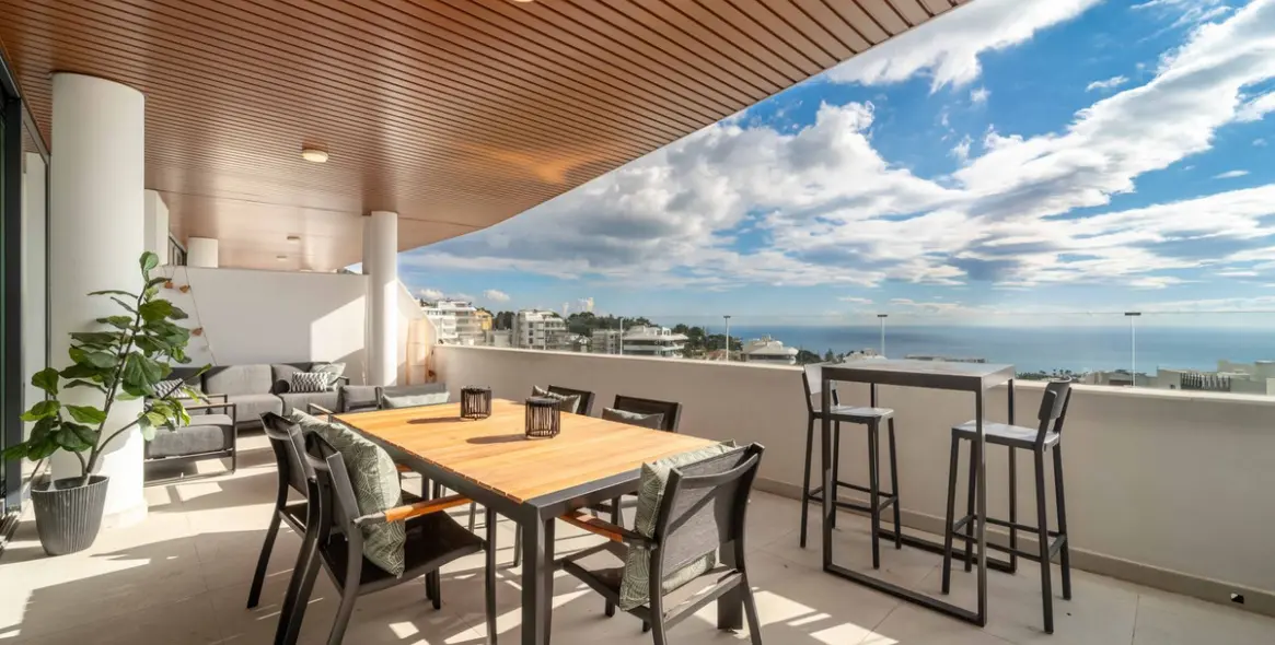 Sale of middle floor apartment in Fuengirola 2