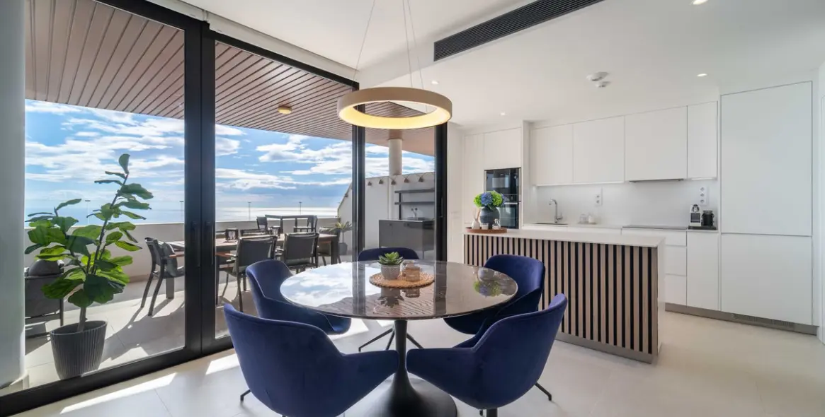 Sale of middle floor apartment in Fuengirola 3