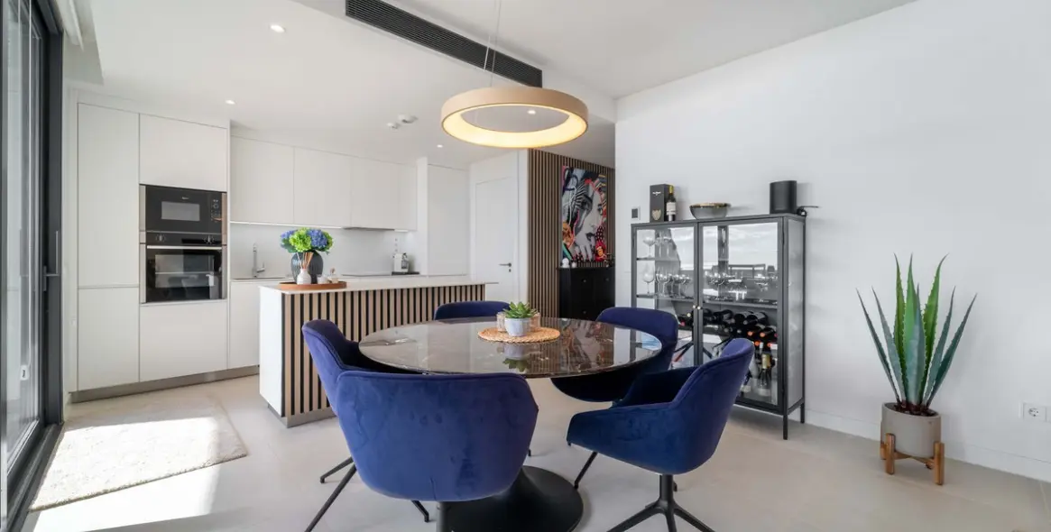 Sale of middle floor apartment in Fuengirola 12