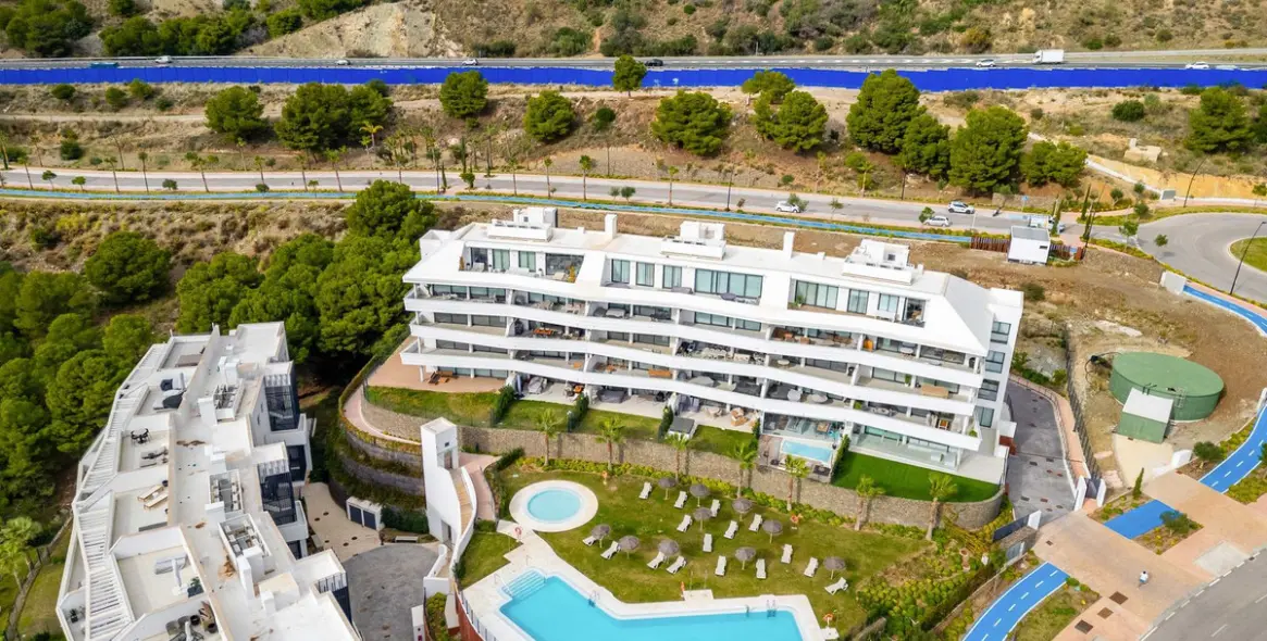 Sale of middle floor apartment in Fuengirola 14