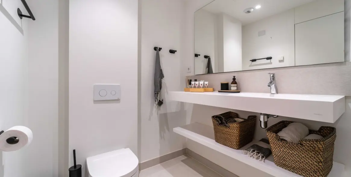 Sale of middle floor apartment in Fuengirola 28