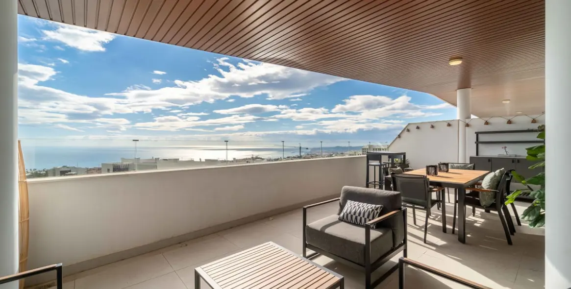 Sale of middle floor apartment in Fuengirola 31