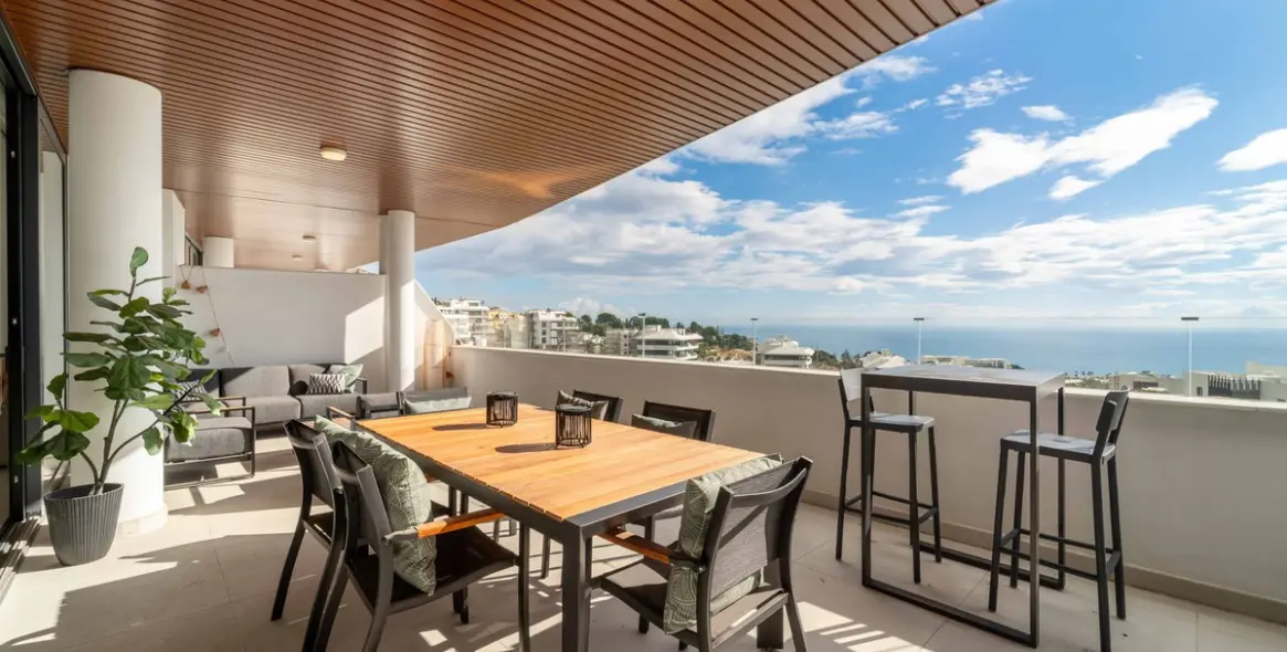 Sale of middle floor apartment in Fuengirola 32