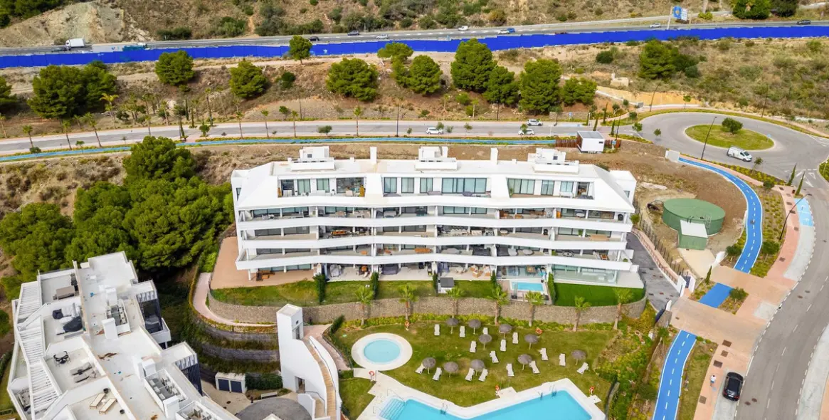 Sale of middle floor apartment in Fuengirola 34