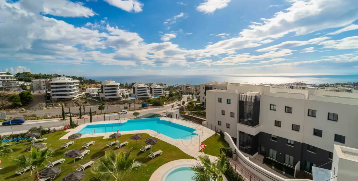 Sale of middle floor apartment in Fuengirola 46