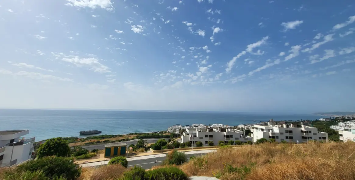 Sale of residential plot in Estepona 1