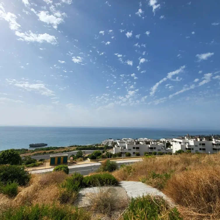 Sale of residential plot in Estepona