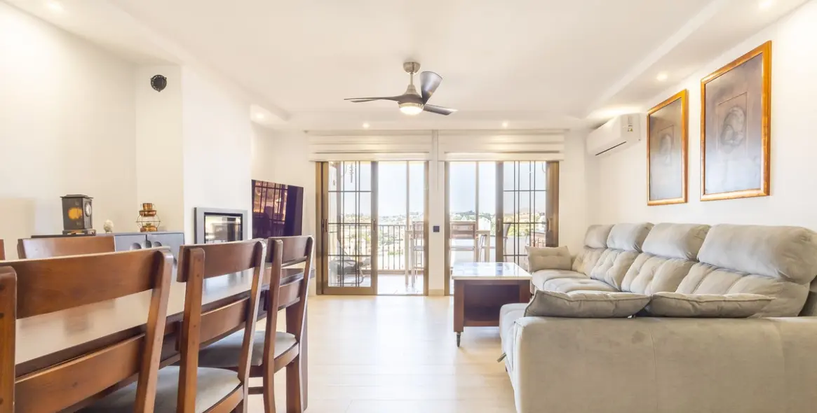 Sale of middle floor apartment in Fuengirola 3