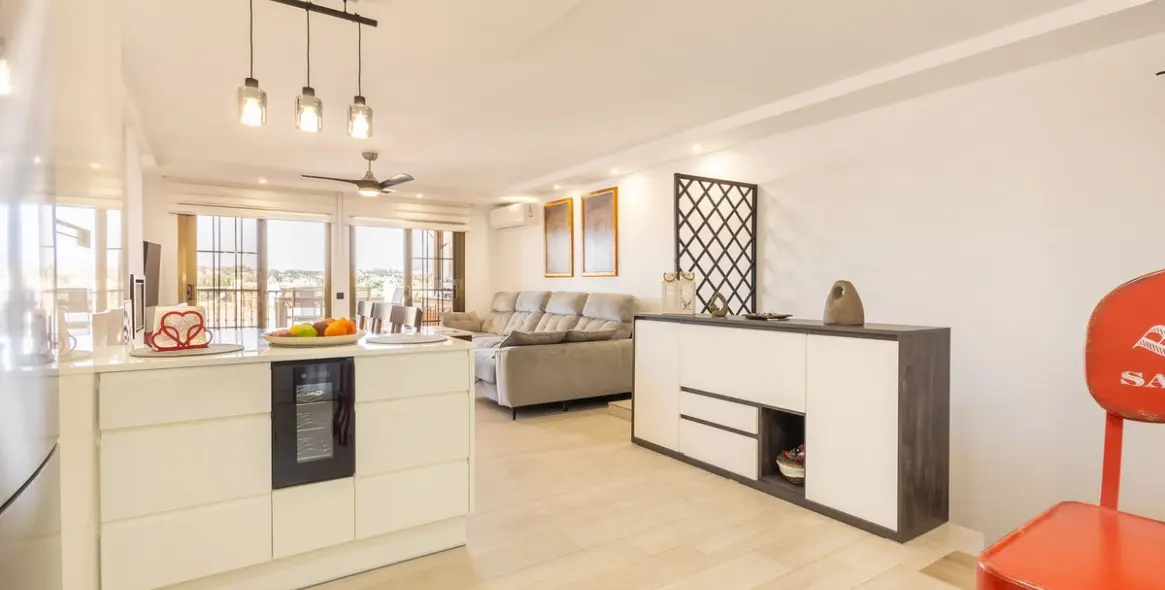 Sale of middle floor apartment in Fuengirola 4