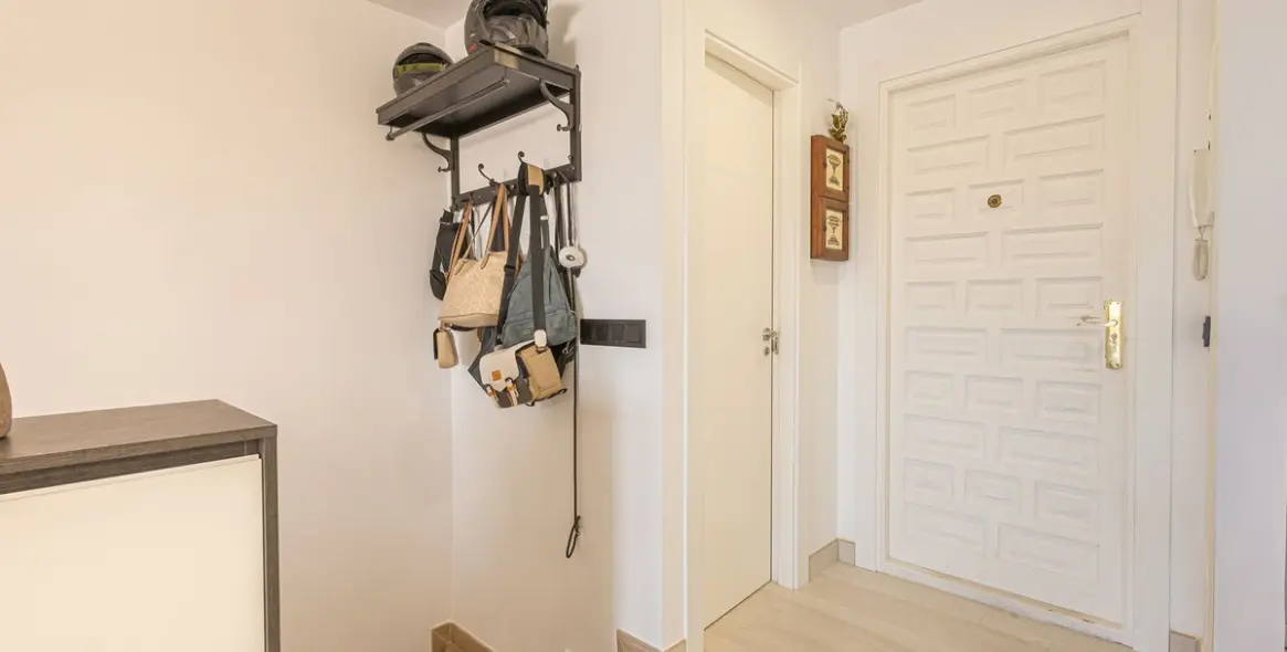 Sale of middle floor apartment in Fuengirola 7
