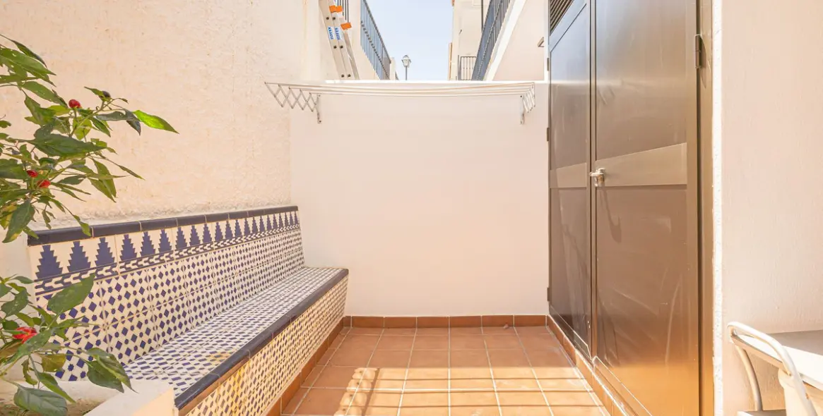 Sale of middle floor apartment in Fuengirola 15