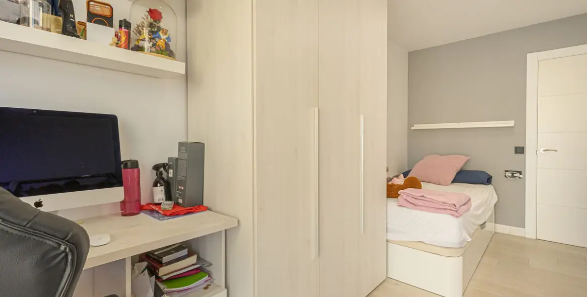 Sale of middle floor apartment in Fuengirola 17