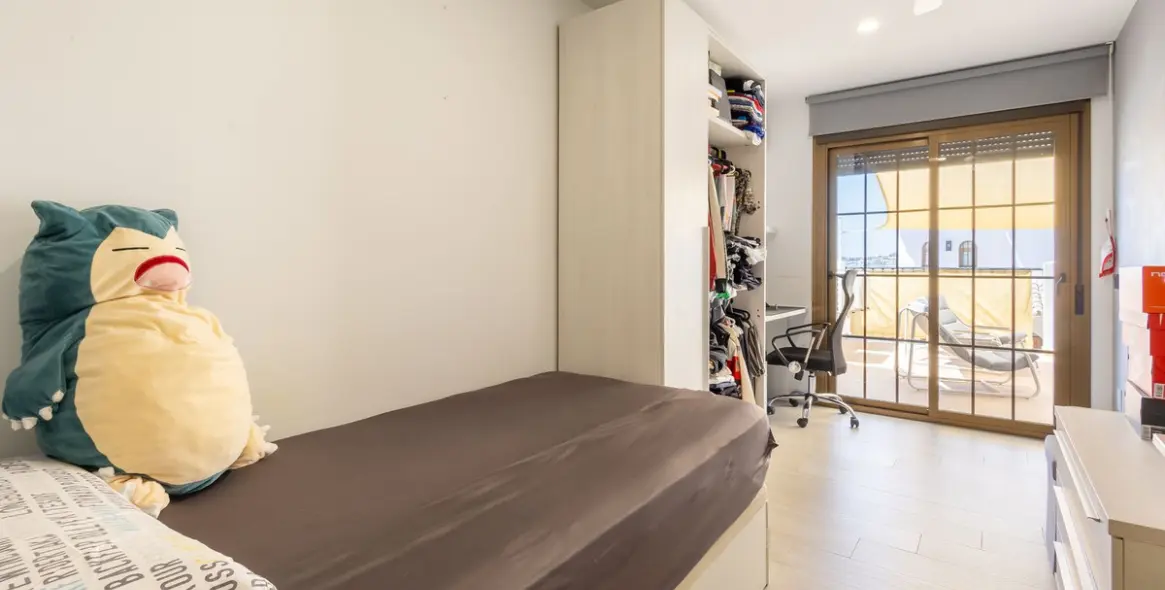 Sale of middle floor apartment in Fuengirola 20