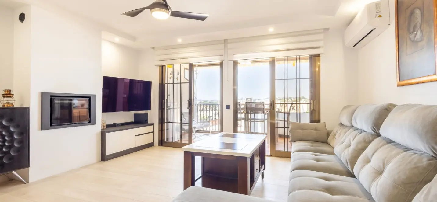 Sale of middle floor apartment in Fuengirola 0
