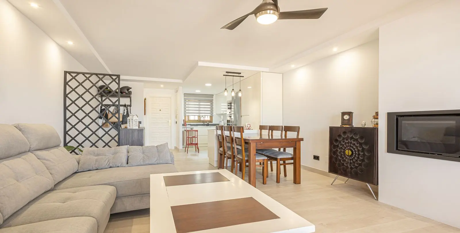 Venta de apartamento en planta media en Fuengirola 2