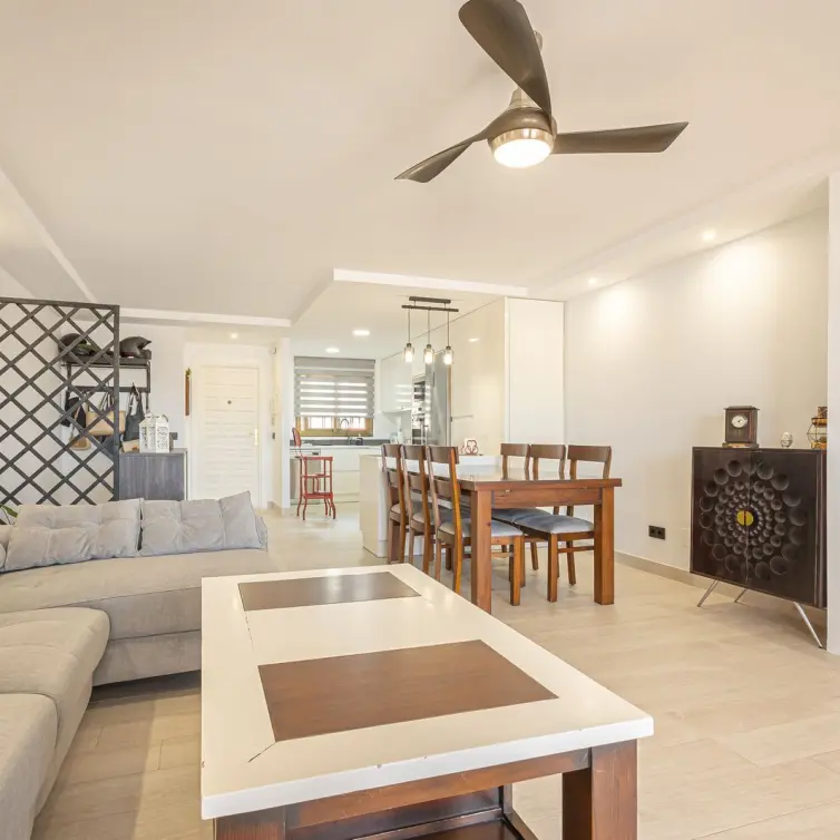 Sale of middle floor apartment in Fuengirola