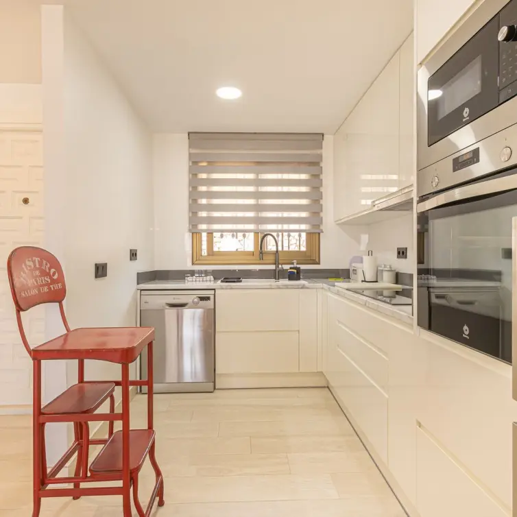 Sale of middle floor apartment in Fuengirola