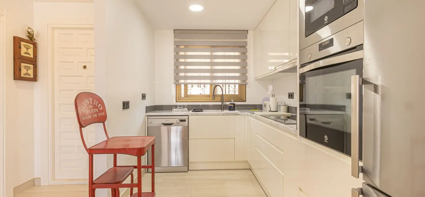 Sale of middle floor apartment in Fuengirola 4