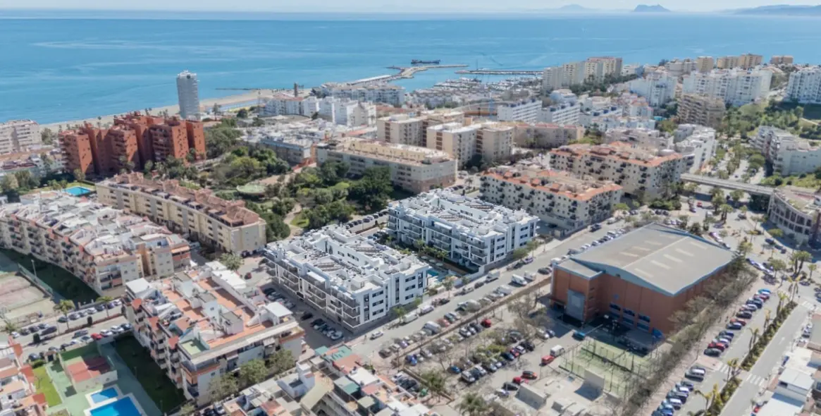 Продажа апартаментов на среднем этаже в Estepona 1