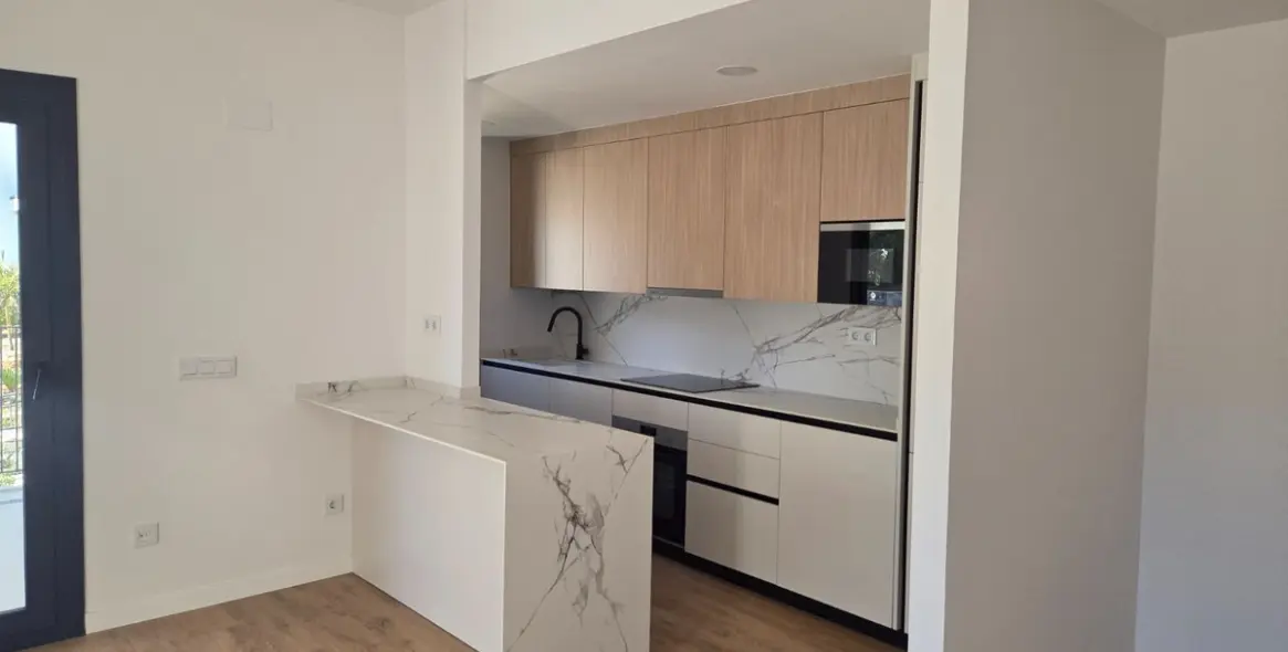 Продажа апартаментов на среднем этаже в Estepona 3