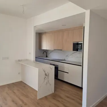 Sale of middle floor apartment in Estepona