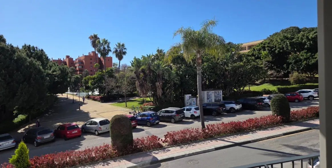 Продажа апартаментов на среднем этаже в Estepona 4